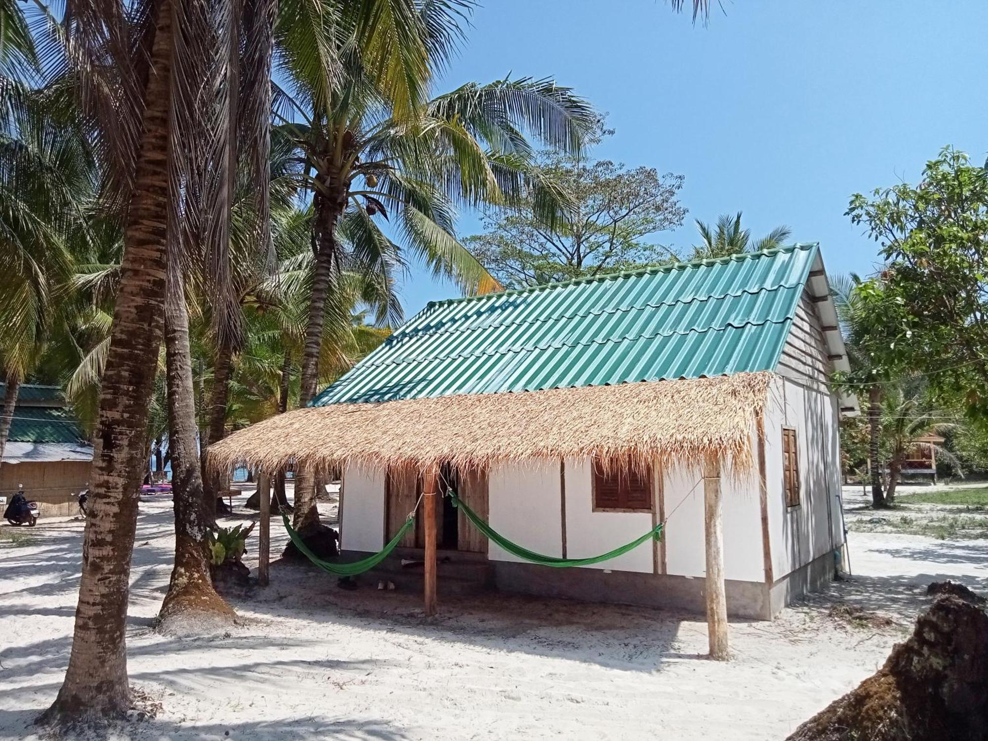 Palm Beach Bungalow Resort Prek Svay Village Стая снимка